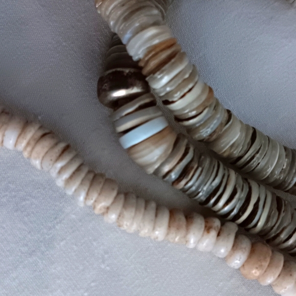 Shell necklaces - Picture 7 of 16